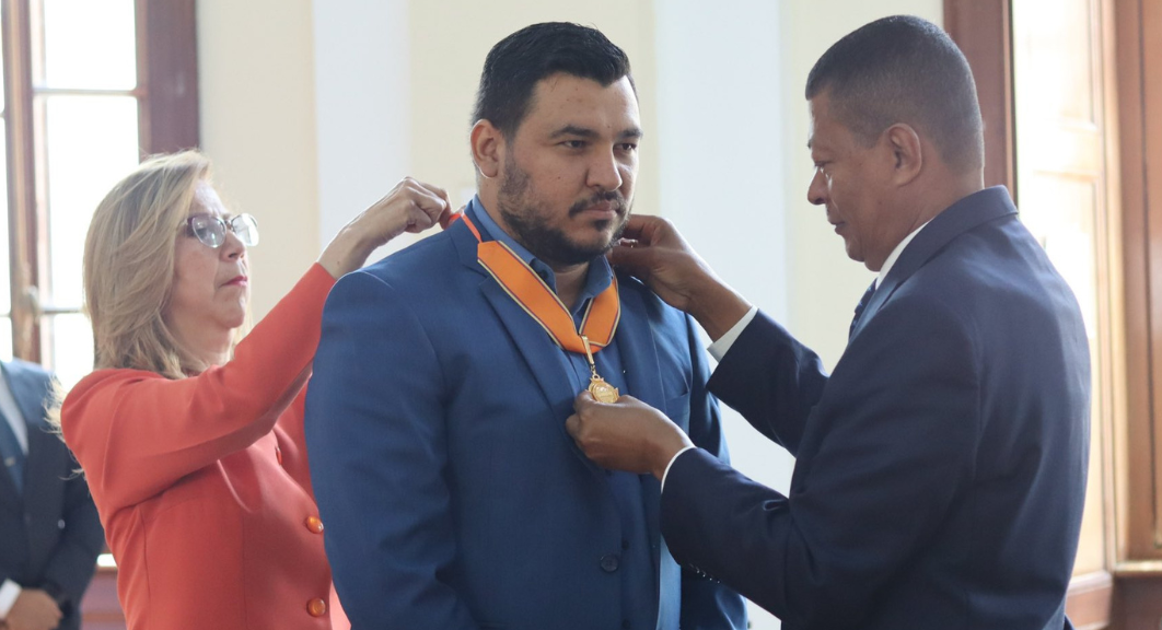 La Red Radio Universitaria de Colombia es condecorada con la Orden del Congreso