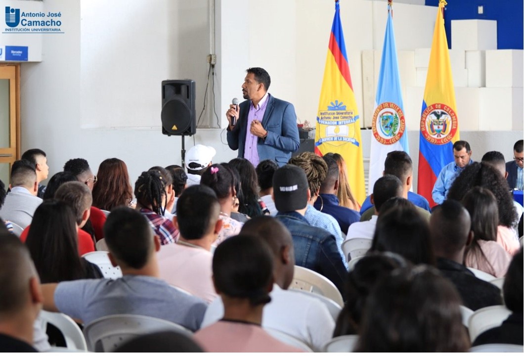 Bienvenidos estudiantes a la familia UNIAJC