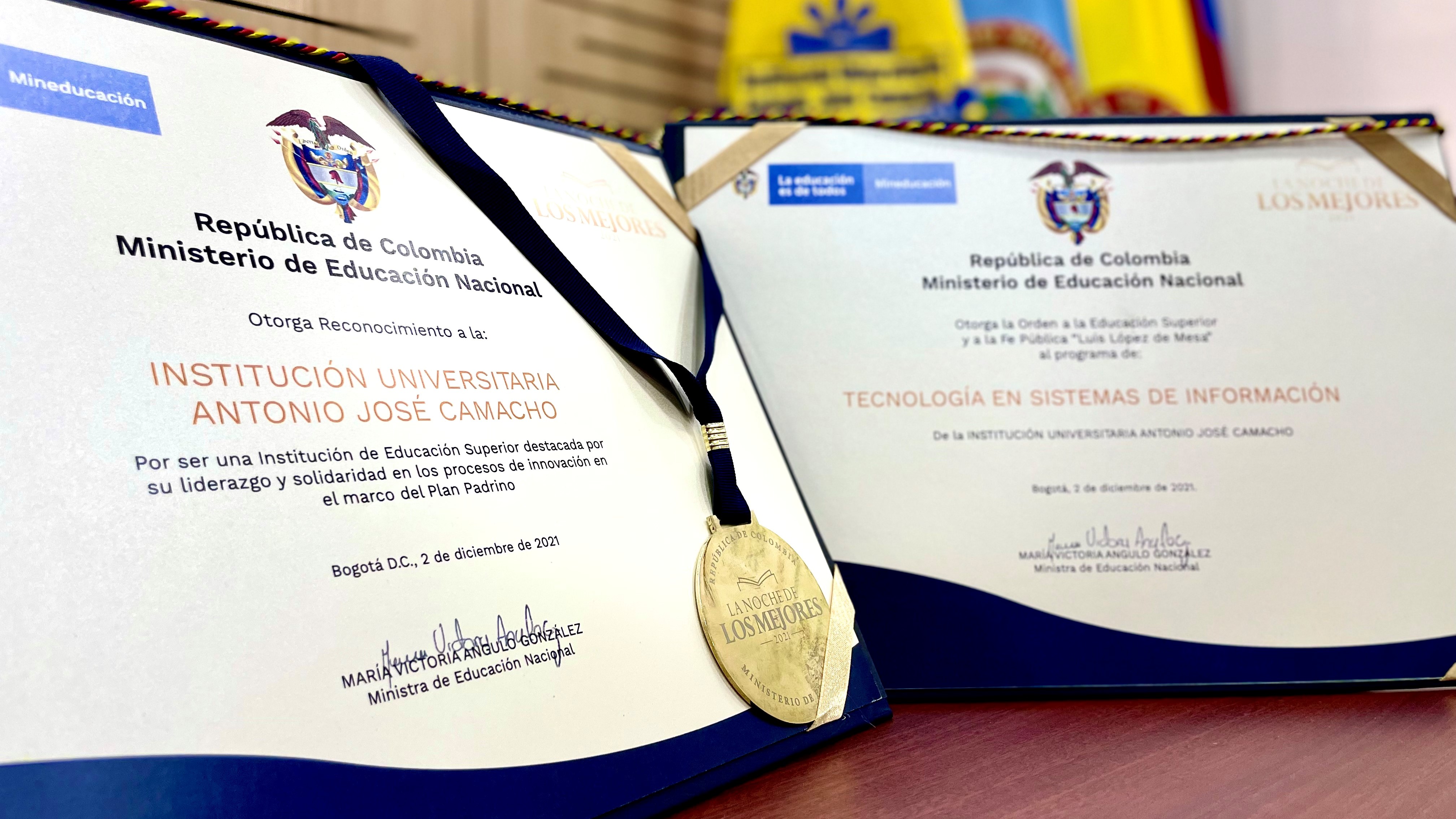 La UniCamacho recibe reconocimientos por el Gobierno Nacional