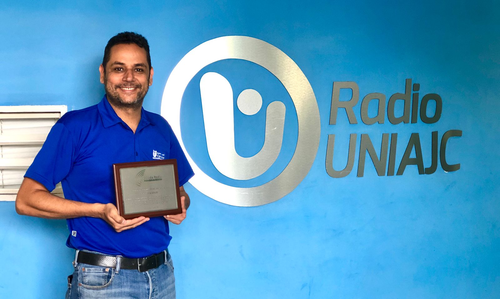RadioUNIAJC recibe reconocimiento por sus 10 años de trayectoria