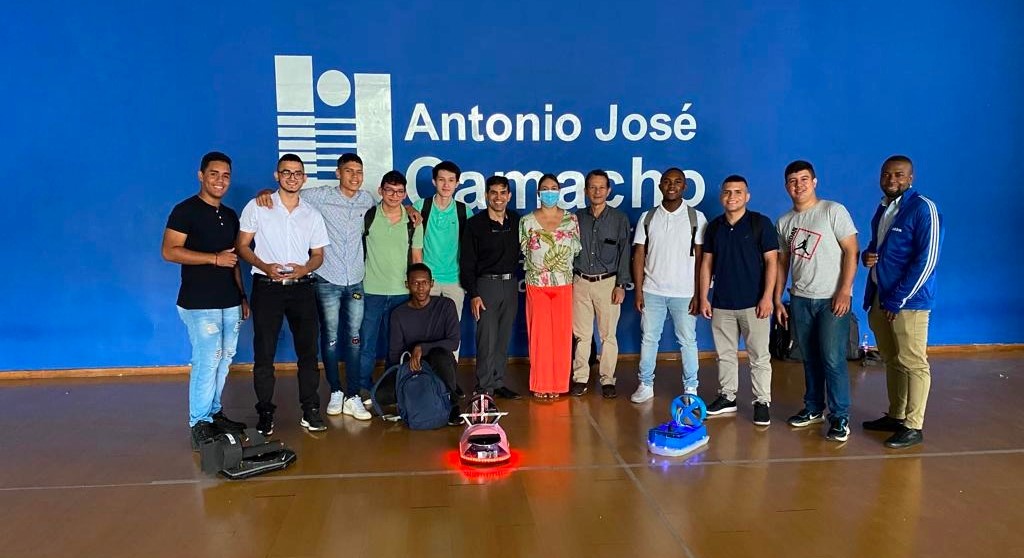 Concurso de aerodeslizadores y robot sumo