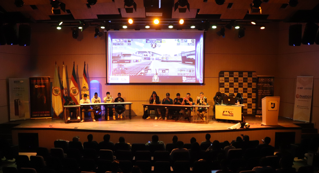 Juego Épico en el Torneo Interuniversitario de Call of Duty Mobile y Clash Royale