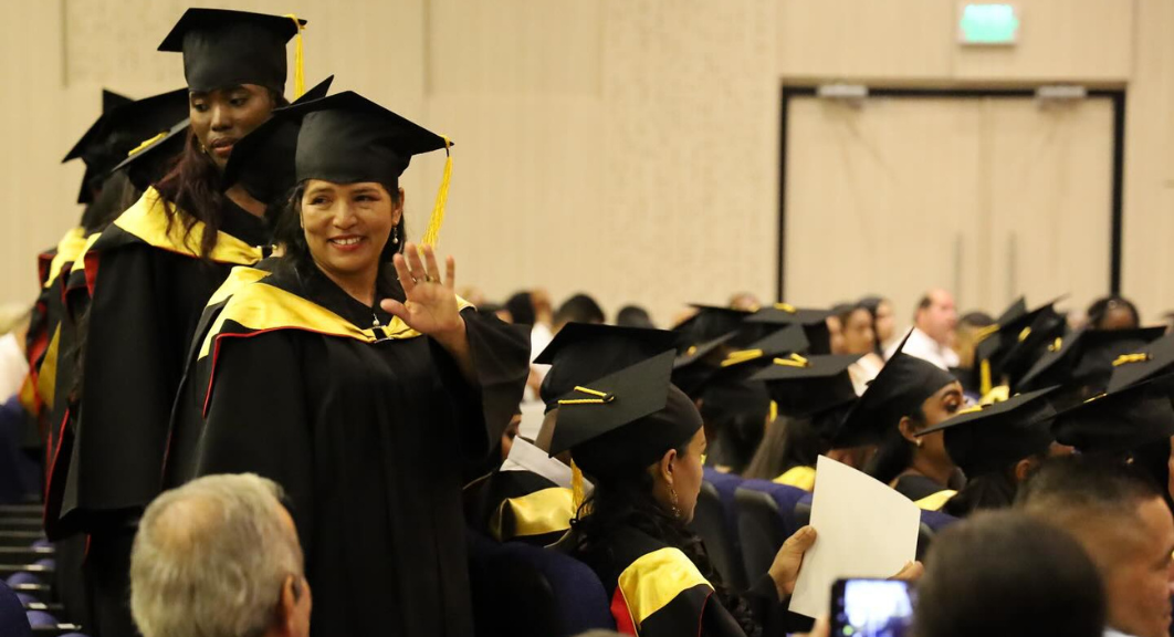 Graduación en UniCamacho: Celebrando Logros y Superando Retos