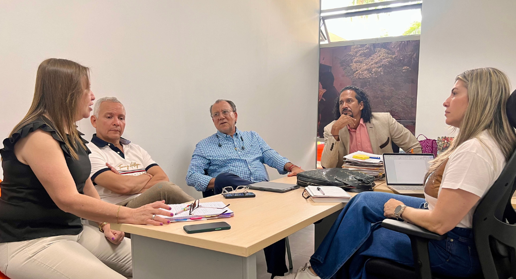 Rector UniCamacho se reúne con Sec. Educación Yumbo para impulsar proyecto Smart University