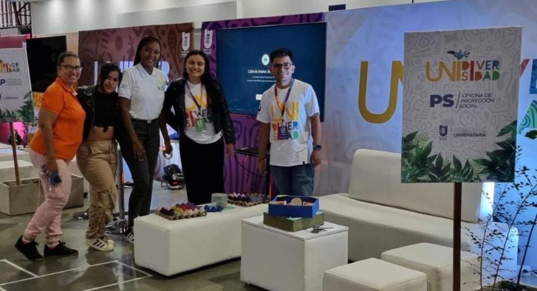 Con risas y diversión se vive en stand de Proyección Social