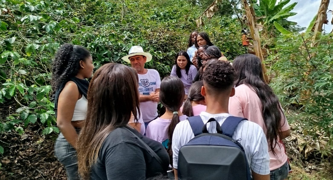Estudiantes de la Unicamacho visitan el Gremio Cafetero en Armenia