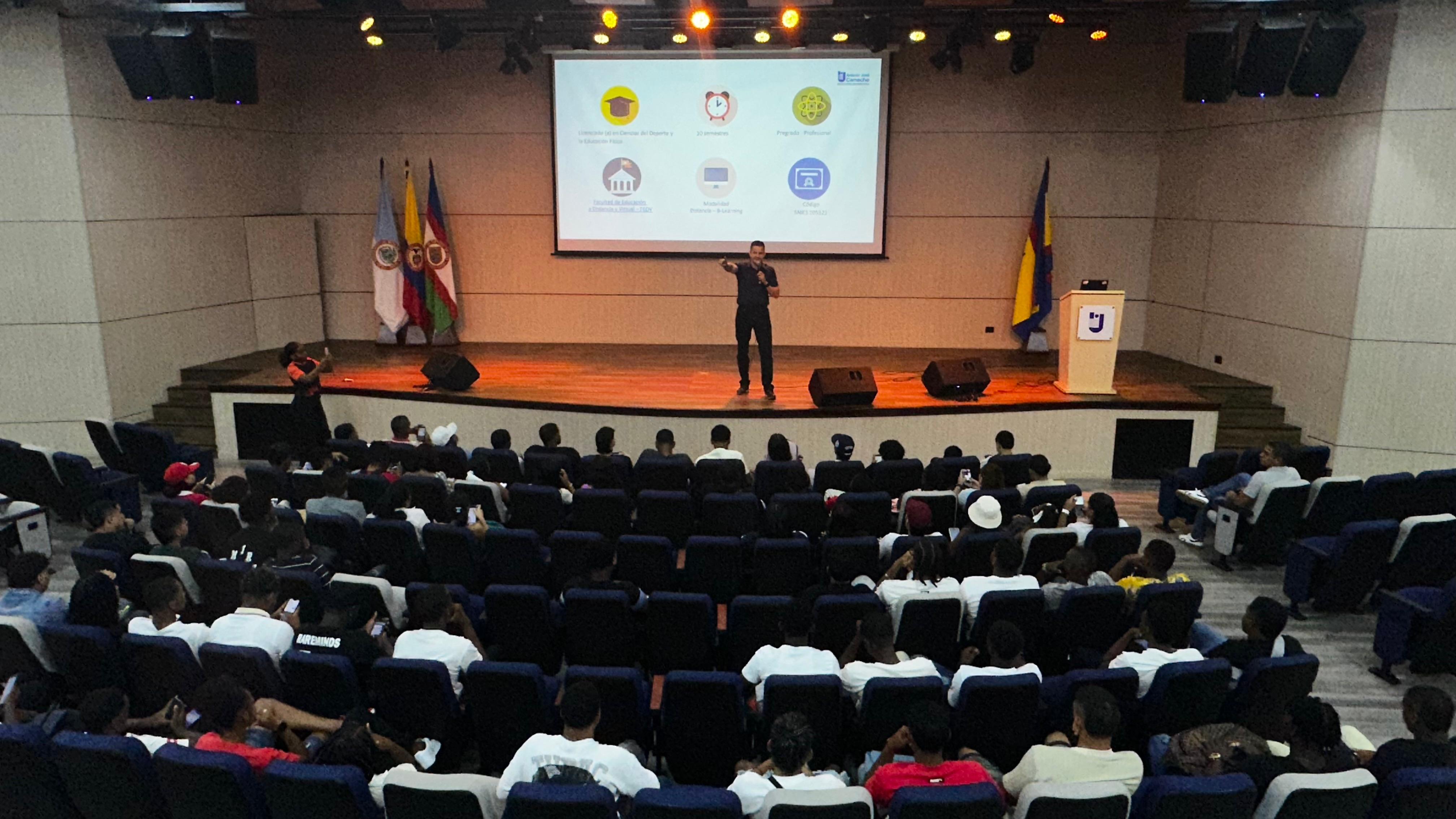 Segundo día del PVU, estudiantes nuevos tienen su primer encuentro con las facultades en la sede sur