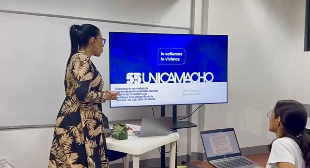 Estudiantes impulsan modelo de emprendimiento sostenible para mujeres de la Comuna 1