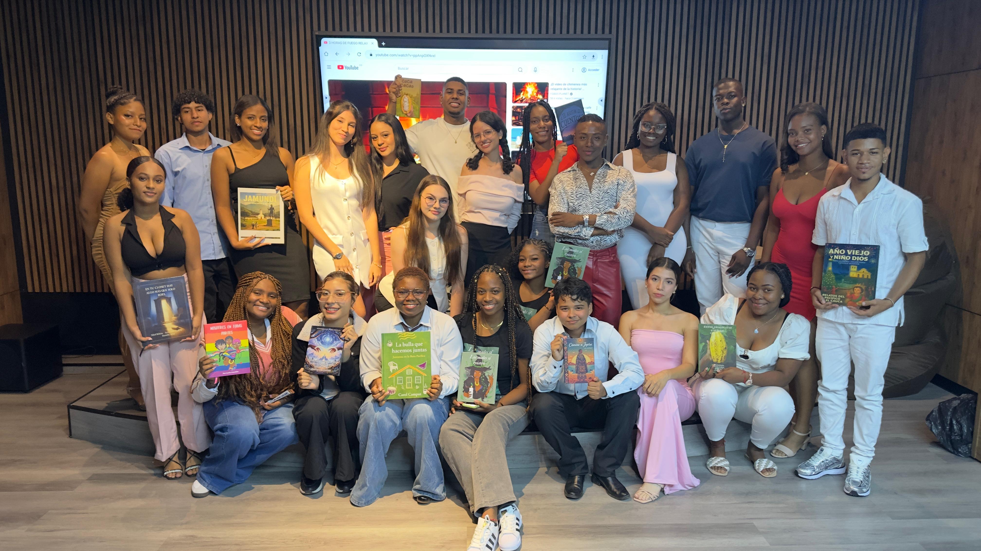 Voces en papel: Encuentro creativo Unicamacho